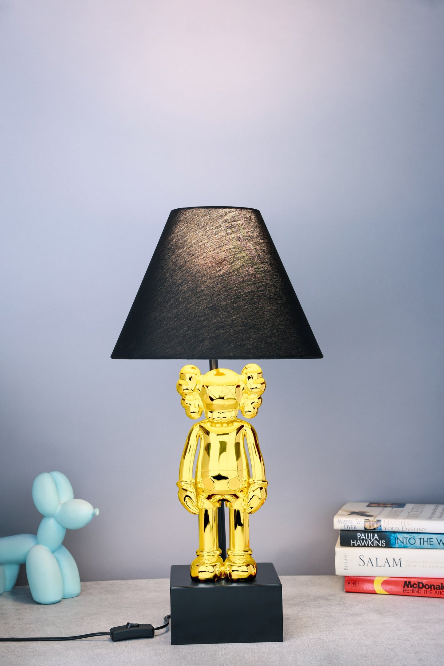 Kaws-Inspired Table Lamp with Gold-Plated Kaws Sculpture (30 x 61 x 30 cm)