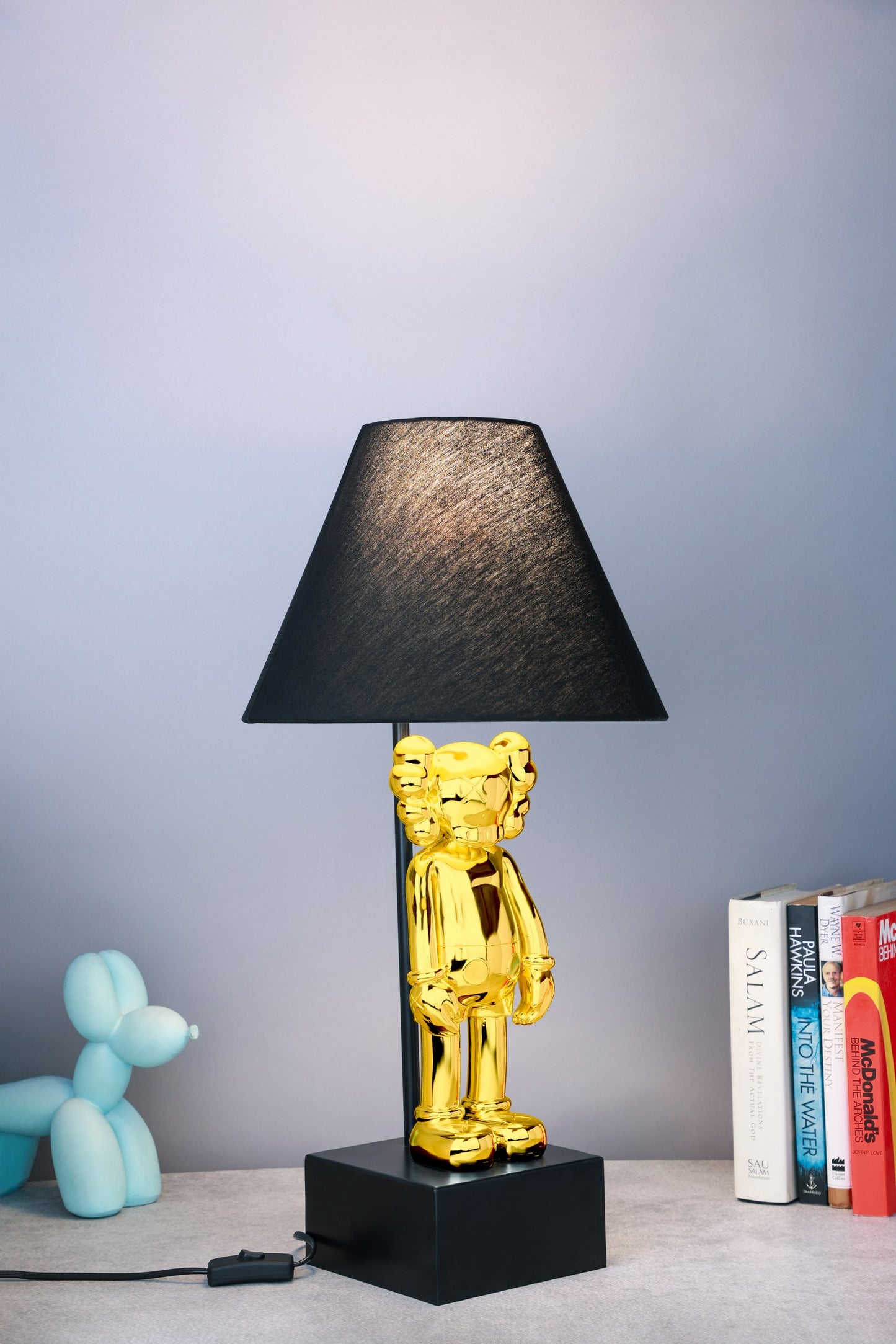Kaws-Inspired Table Lamp with Gold-Plated Kaws Sculpture (30 x 61 x 30 cm)