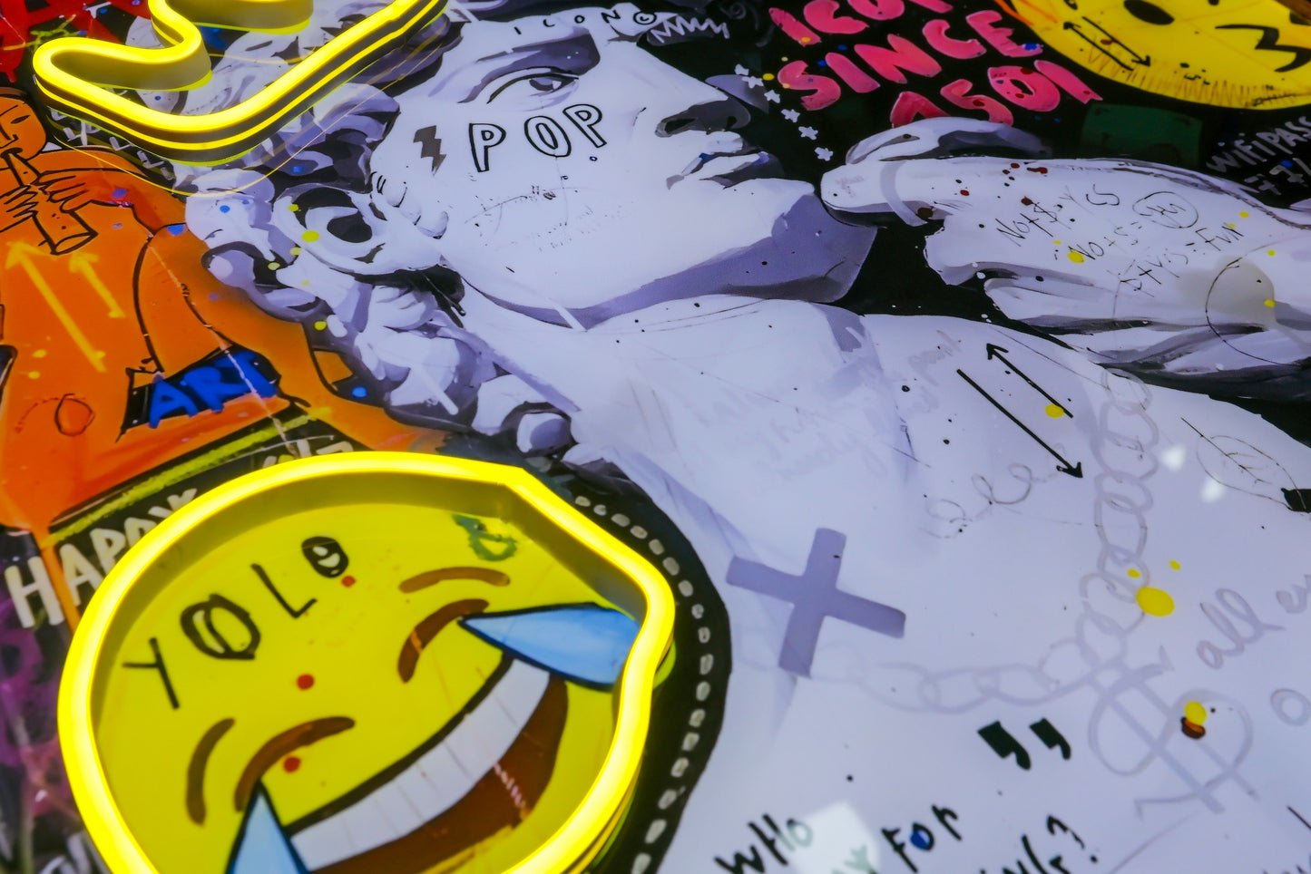 Michelangelo's David Graffiti Wall Art with LED Lights – Home Decor (50 x 65 x 5 cm)